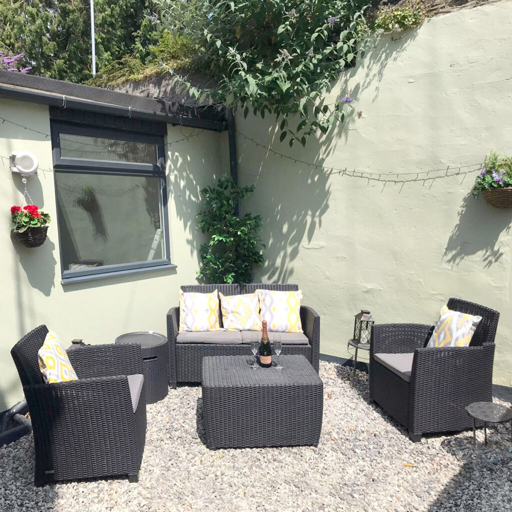 Holiday Home in Liskeard Cornwall. The Hideaway's courtyard garden. A great place to relax.